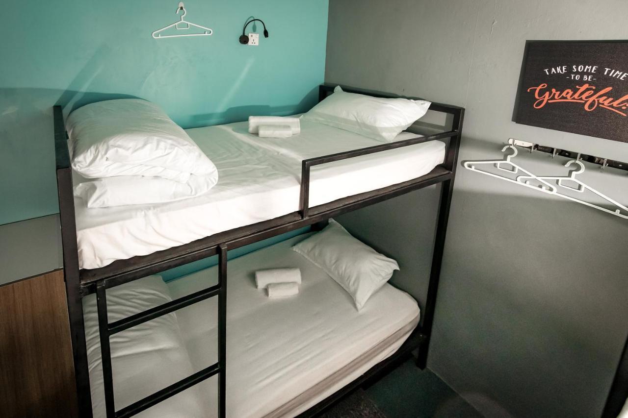 Vibrant Hostel Kota Kinabalu Bagian luar foto