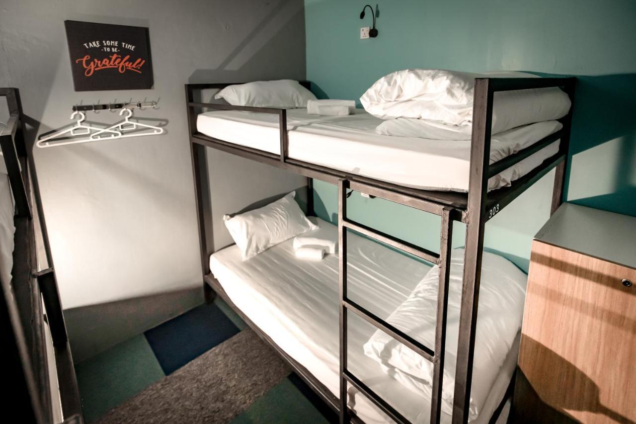 Vibrant Hostel Kota Kinabalu Bagian luar foto
